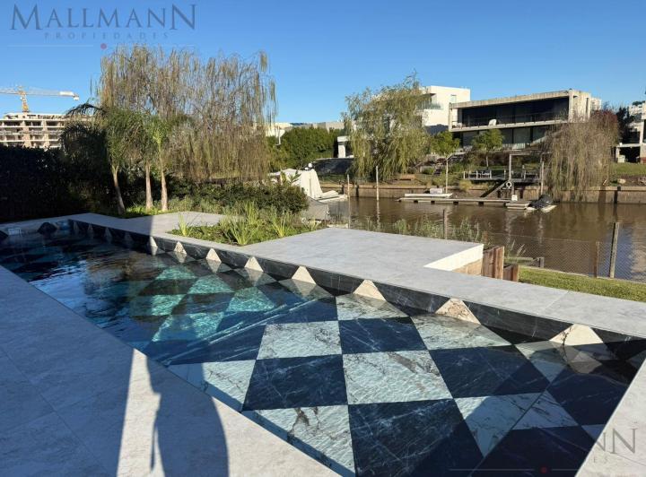 Casa · 459m² · 7 Ambientes · 2 Cocheras