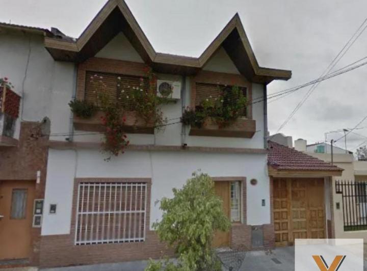 Casa · 220m² · 10 Ambientes · 3 Cocheras