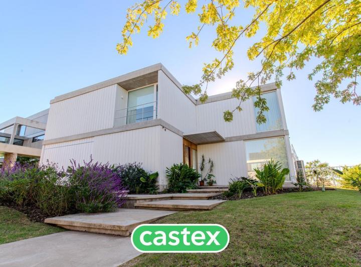 Casa · 350m² · 6 Ambientes · 2 Cocheras