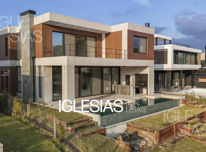 Casa · 384m² · 6 Ambientes · 5 Cocheras
