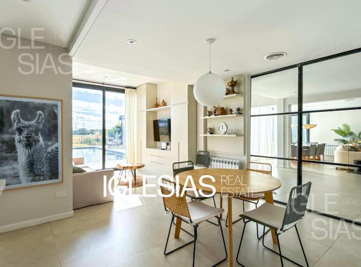 Casa · 376m² · 8 Ambientes · 3 Cocheras