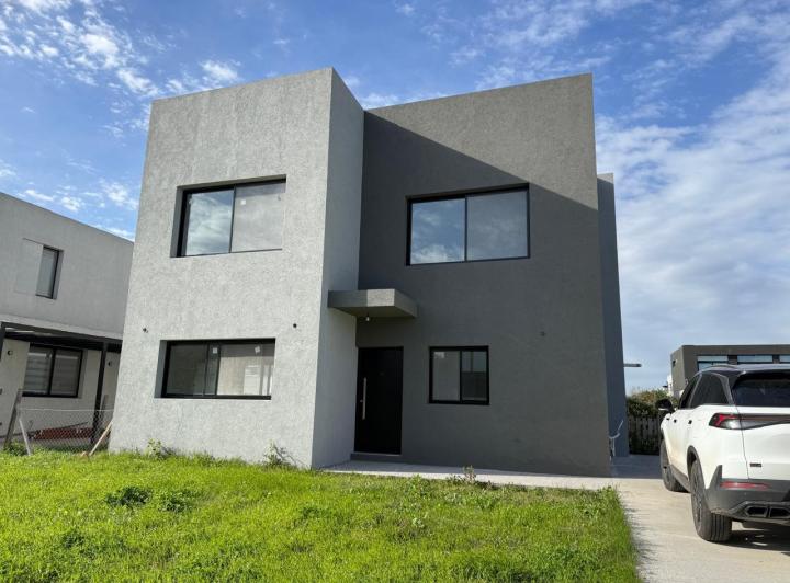 Casa · 176m² · 6 Ambientes · 2 Cocheras