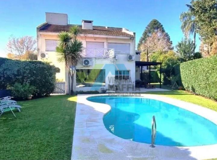 Casa · 180m² · 5 Ambientes · 1 Cochera