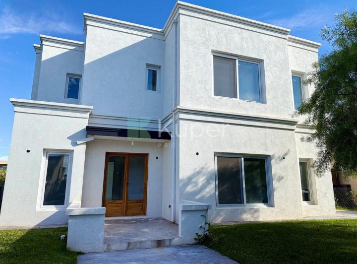 Casa · 185m² · 5 Ambientes · 2 Cocheras