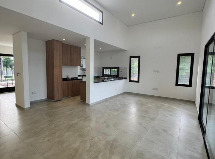 Casa · 136m² · 5 Ambientes · 2 Cocheras