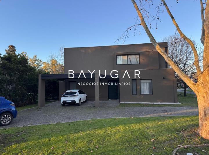 Casa · 175m² · 6 Ambientes · 4 Cocheras