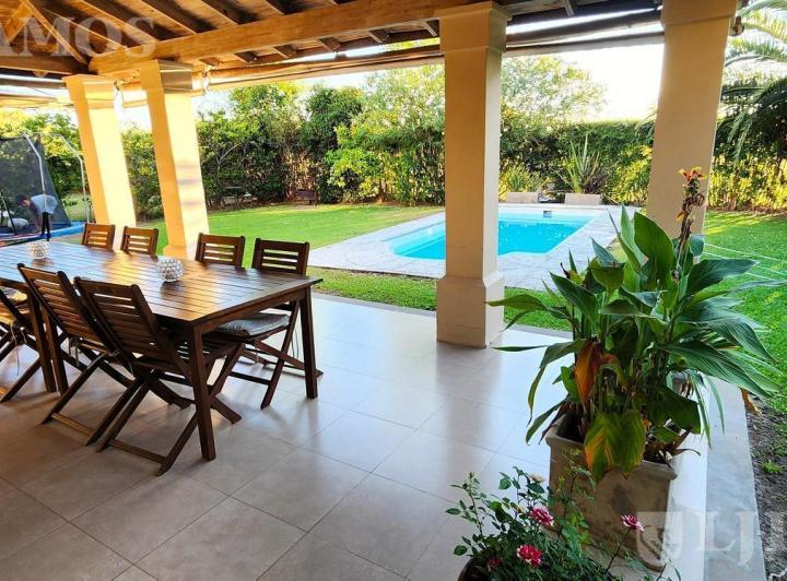 Casa · 175m² · 6 Ambientes · 4 Cocheras