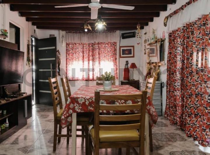 Casa · 106m² · 5 Ambientes · 2 Cocheras