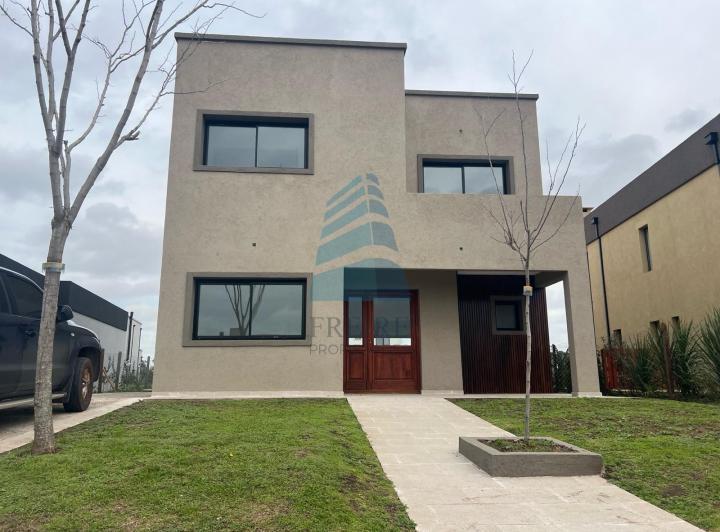 Casa · 198m² · 6 Ambientes · 2 Cocheras