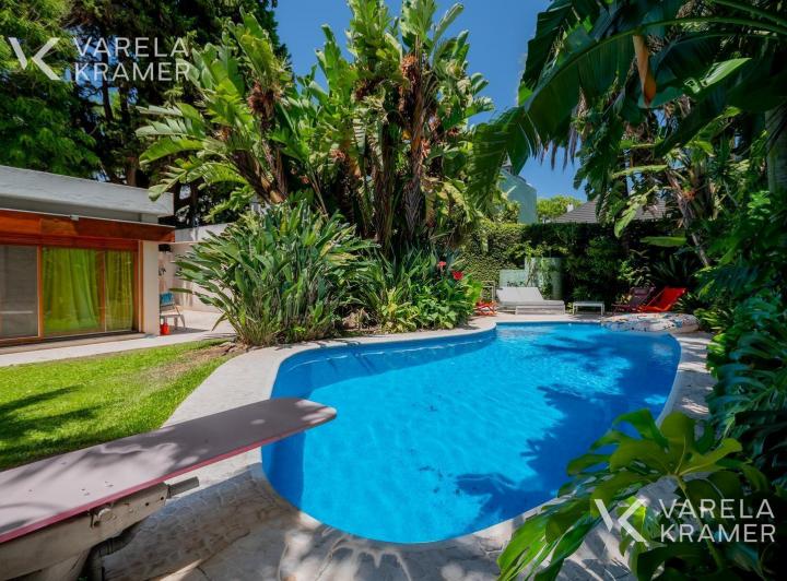 Casa · 740m² · 13 Ambientes · 8 Cocheras