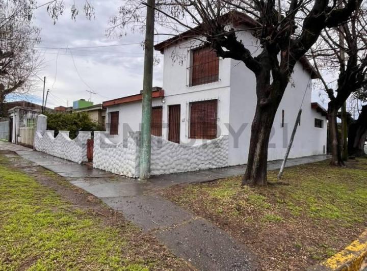 Casa · 85m² · 6 Ambientes · 1 Cochera