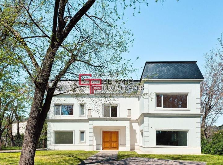 Casa · 470m² · 7 Ambientes · 1 Cochera