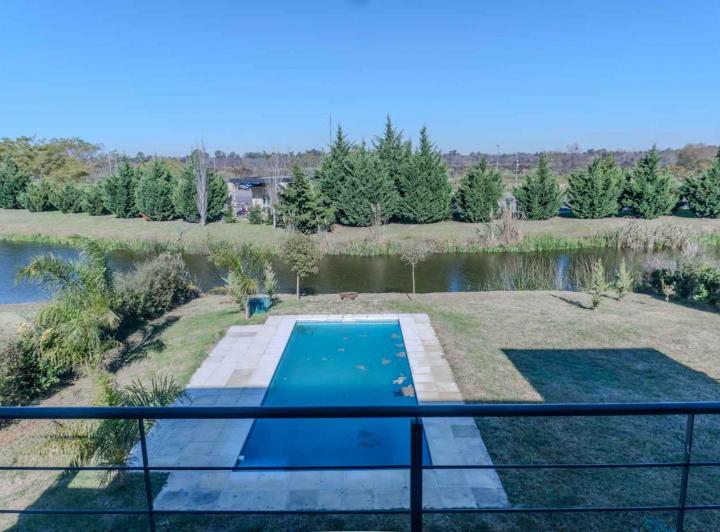 Casa · 192m² · 5 Ambientes · 1 Cochera