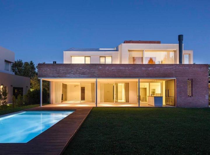 Casa · 400m² · 5 Ambientes · 1 Cochera