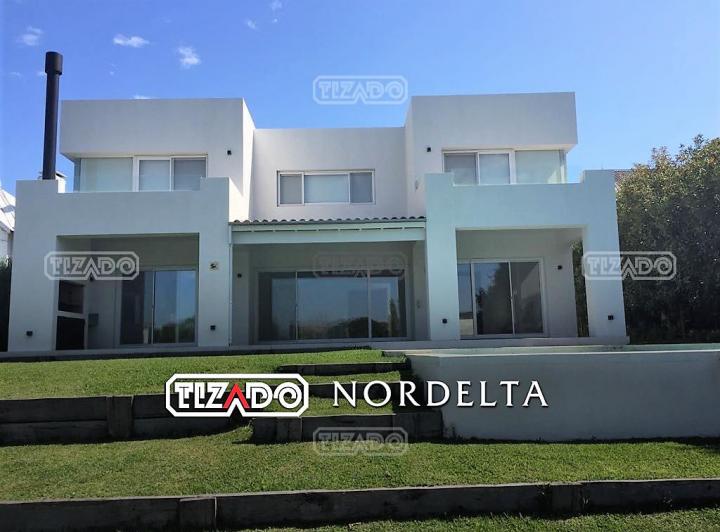 Casa · 520m² · 6 Ambientes · 2 Cocheras