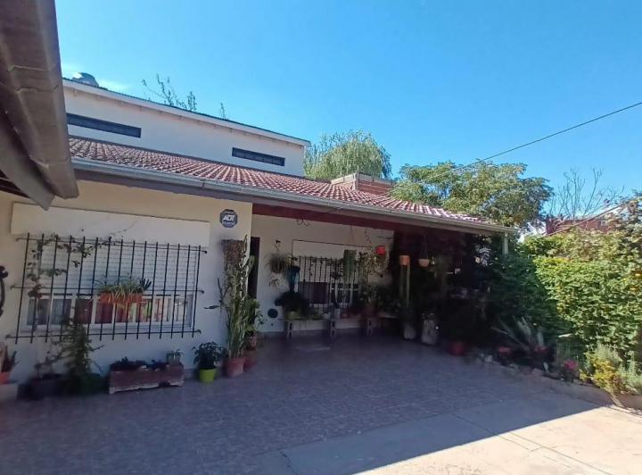 Casa · 375m² · 5 Ambientes · 1 Cochera