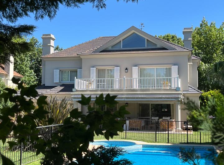 Casa · 329m² · 5 Ambientes