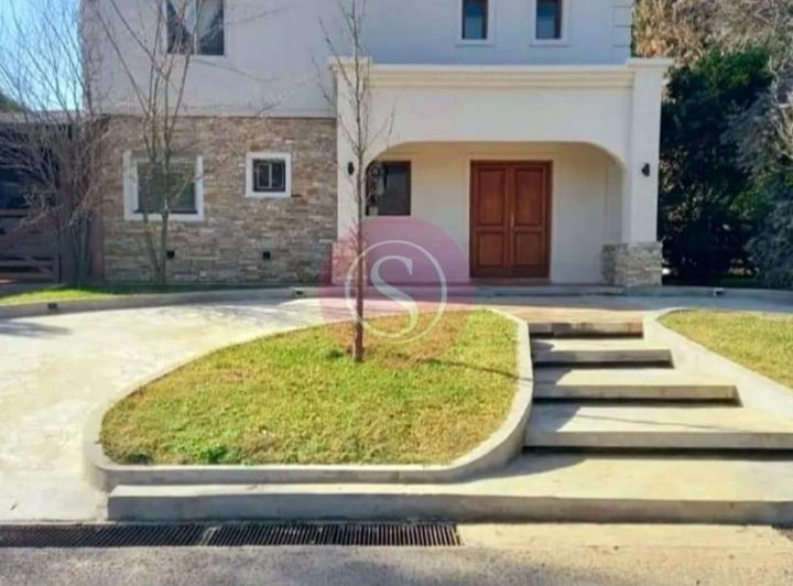 Casa · 280m² · 5 Ambientes · 3 Cocheras