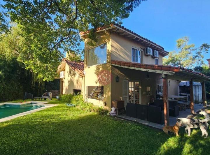 Casa · 250m² · 5 Ambientes · 5 Cocheras