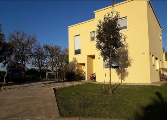 Casa · 165m² · 5 Ambientes · 3 Cocheras