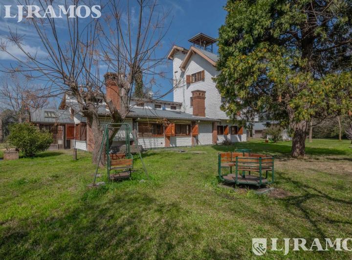 Casa · 240m² · 10 Ambientes