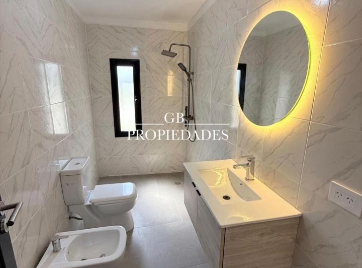 Casa · 153m² · 5 Ambientes · 3 Cocheras