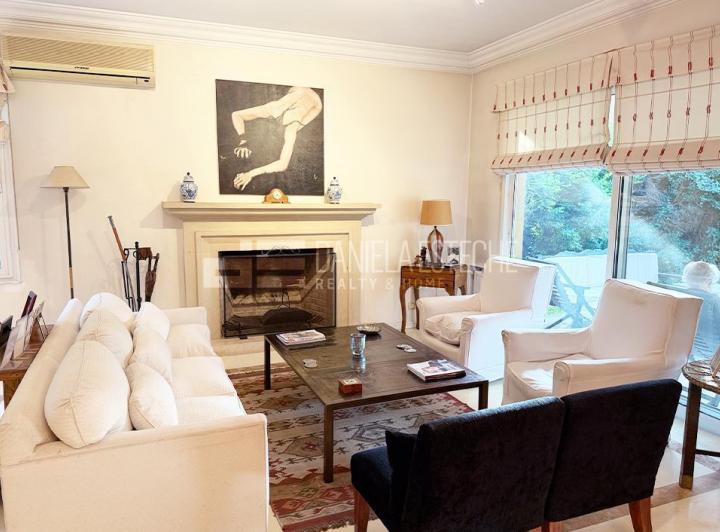 Casa · 310m² · 6 Ambientes · 2 Cocheras