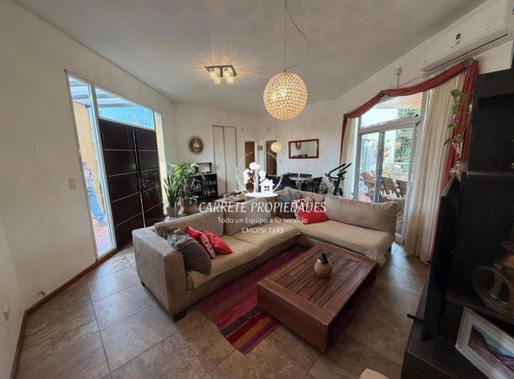 Casa · 145m² · 5 Ambientes · 2 Cocheras