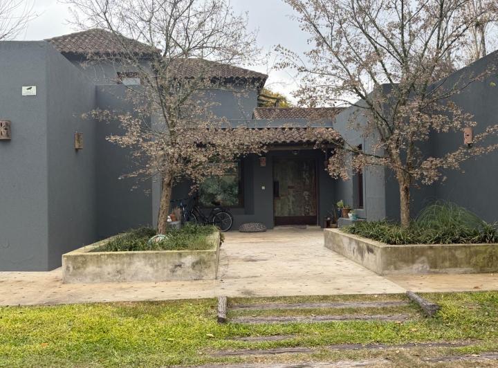 Casa · 350m² · 6 Ambientes · 7 Cocheras