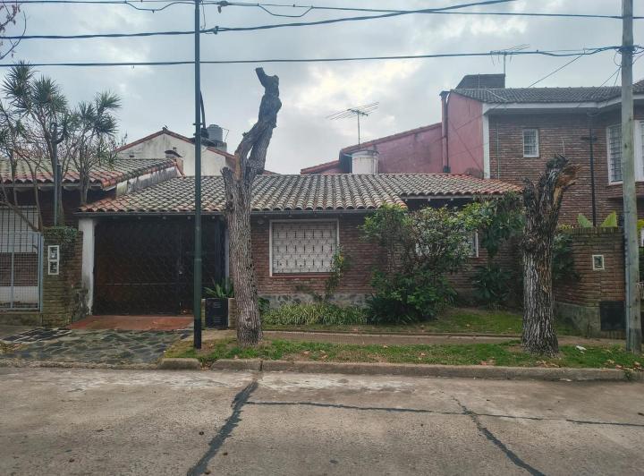Casa · 135m² · 5 Ambientes · 1 Cochera