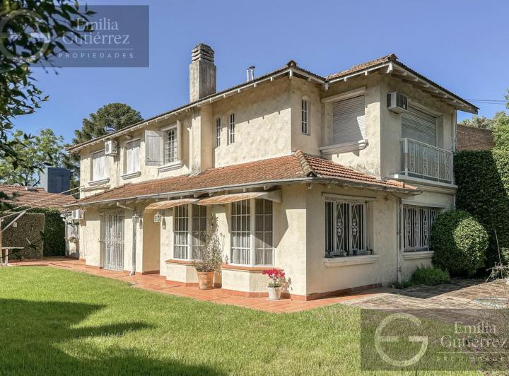 Casa · 270m² · 5 Ambientes · 4 Cocheras
