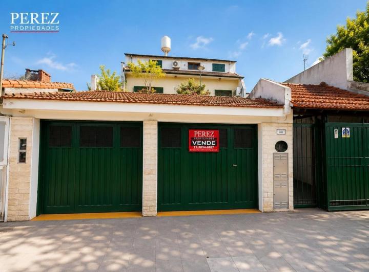 Casa · 254m² · 5 Ambientes · 2 Cocheras