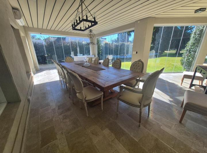 Casa · 337m² · 6 Ambientes · 4 Cocheras