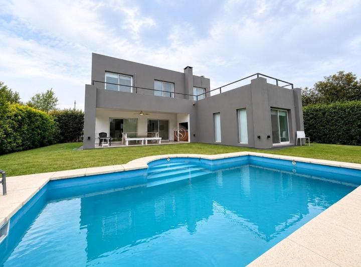 Casa · 186m² · 5 Ambientes · 4 Cocheras