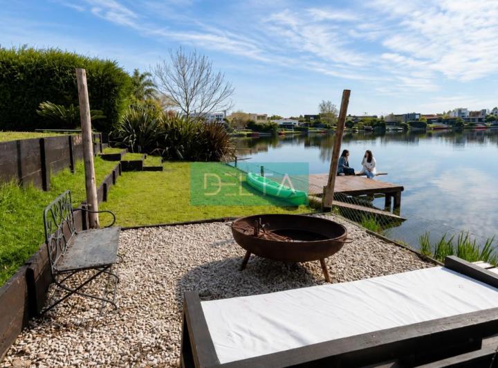 Casa · 241m² · 6 Ambientes · 1 Cochera