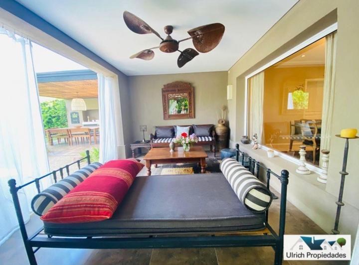 Casa · 411m² · 6 Ambientes · 2 Cocheras