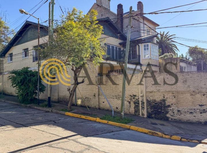 Casa · 278m² · 6 Ambientes · 1 Cochera