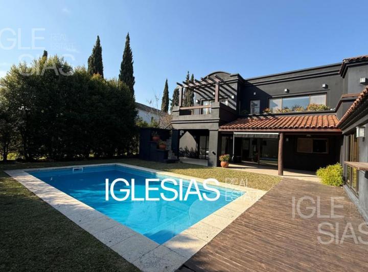 Casa · 312m² · 9 Ambientes · 2 Cocheras