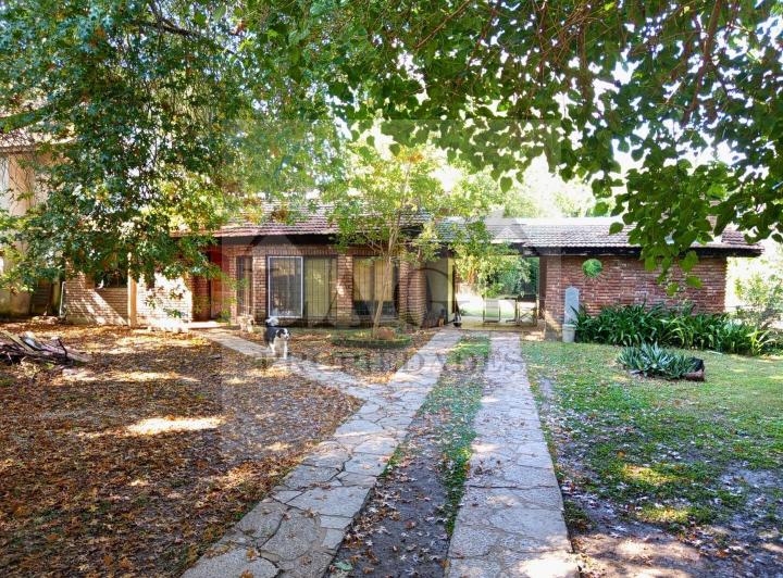 Casa · 1600m² · 6 Ambientes