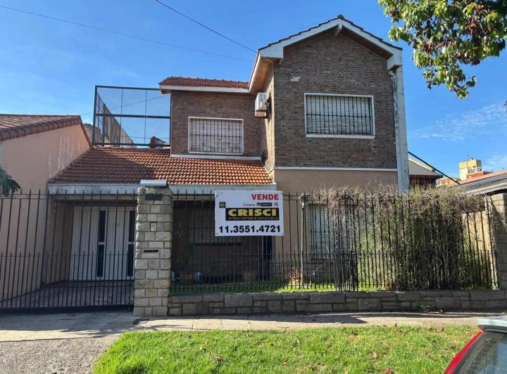 Casa · 203m² · 6 Ambientes · 3 Cocheras