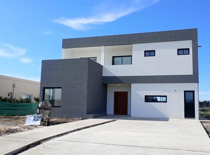 Casa · 280m² · 5 Ambientes · 3 Cocheras