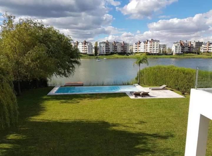 Casa · 400m² · 7 Ambientes