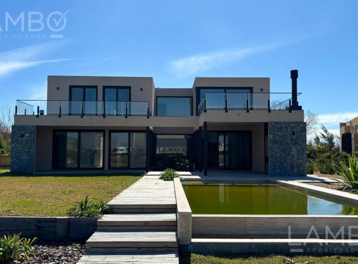 Casa · 372m² · 6 Ambientes