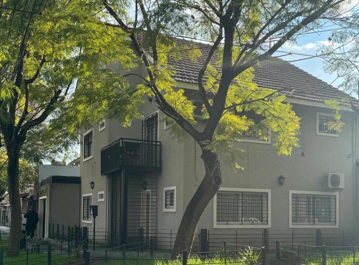 Casa · 140m² · 5 Ambientes · 1 Cochera