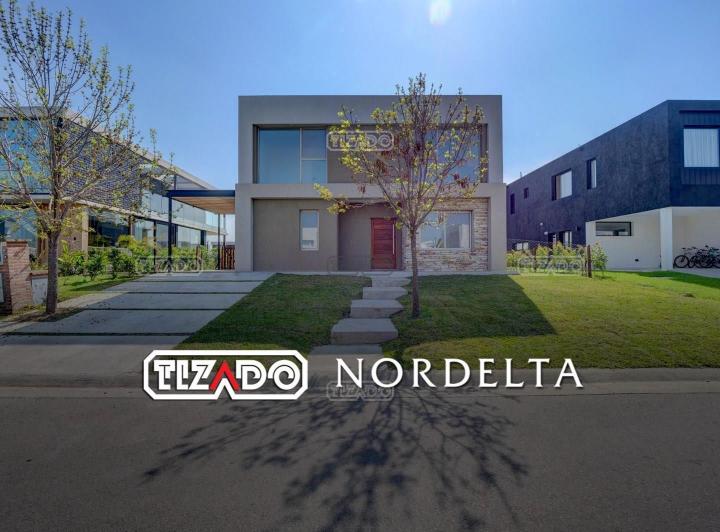 Casa · 230m² · 5 Ambientes · 1 Cochera