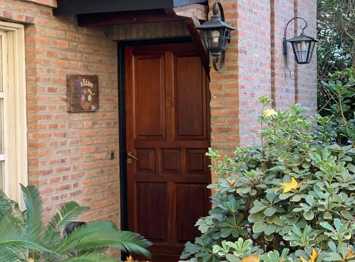 Casa · 220m² · 6 Ambientes · 2 Cocheras