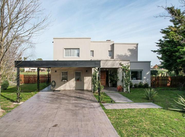 Casa · 285m² · 9 Ambientes · 2 Cocheras
