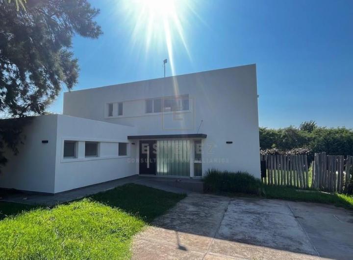 Casa · 199m² · 5 Ambientes · 2 Cocheras