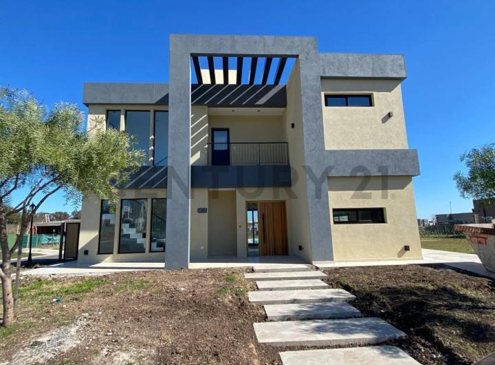 Casa · 183m² · 5 Ambientes · 4 Cocheras