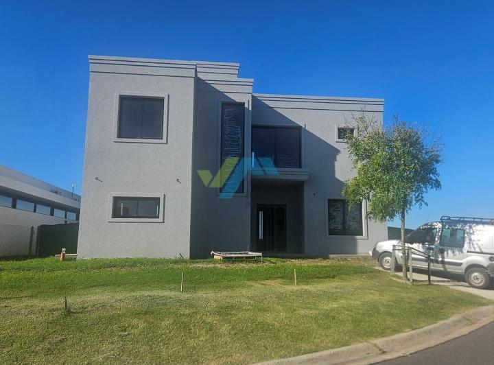 Casa · 175m² · 6 Ambientes · 1 Cochera